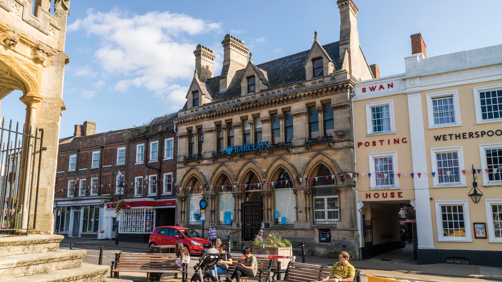 Barclays Bank<br>2 Market Square<br>Leighton Buzzard<br>Bedfordshire<br>LU7 1EY